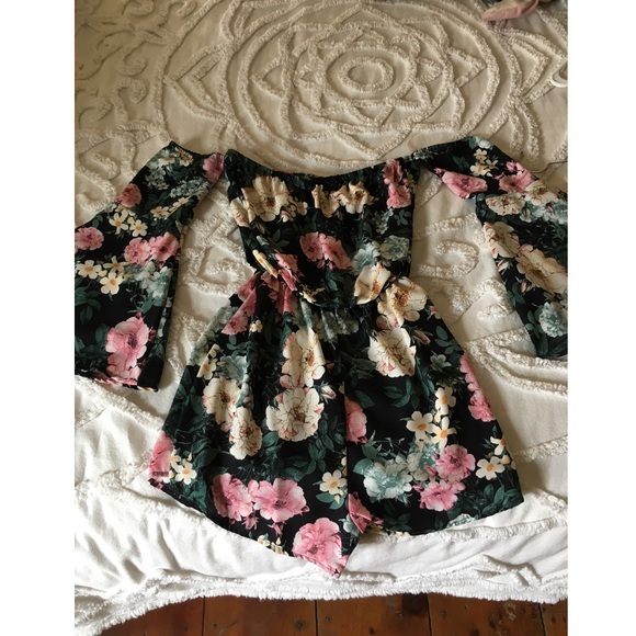 Floral strapless and off the shoulder romper! 🌸 - Picture 6 of 6